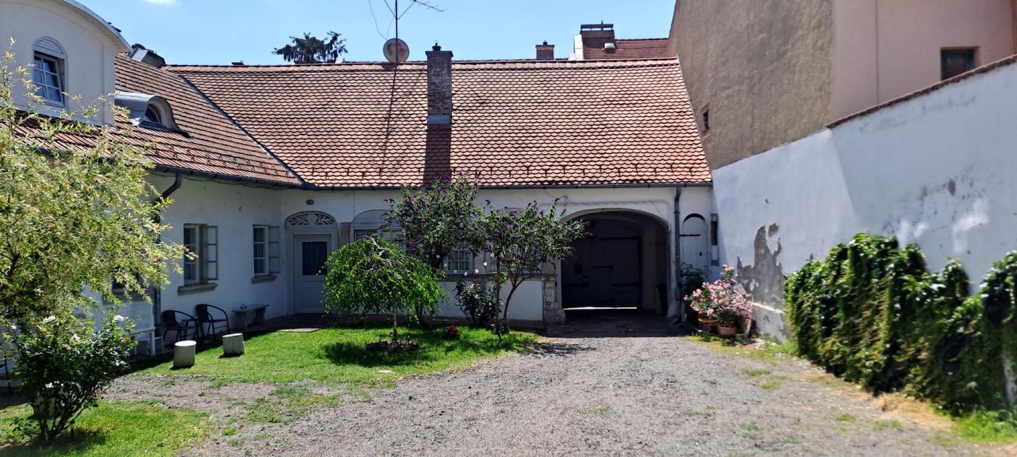 Plitzner Belvarosi Apartmanhaz 埃格尔 外观 照片