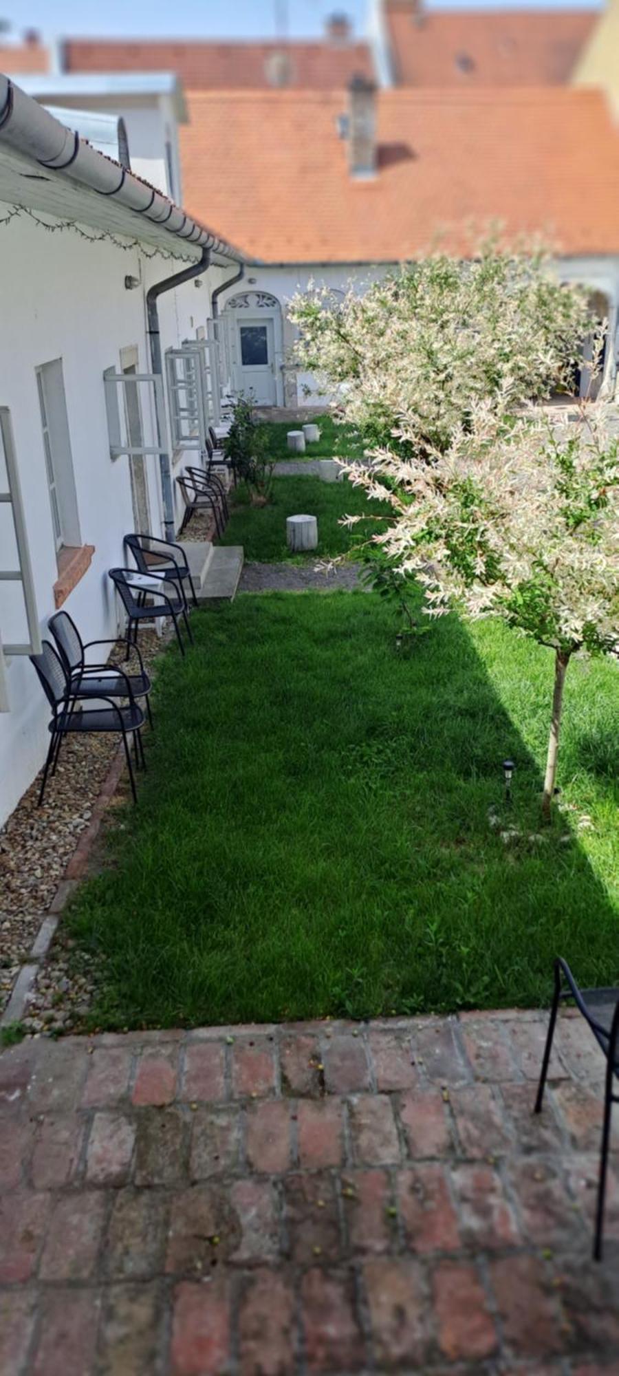 Plitzner Belvarosi Apartmanhaz 埃格尔 外观 照片