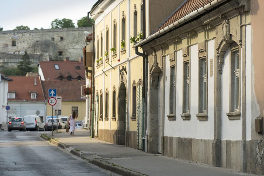 Plitzner Belvarosi Apartmanhaz 埃格尔 外观 照片